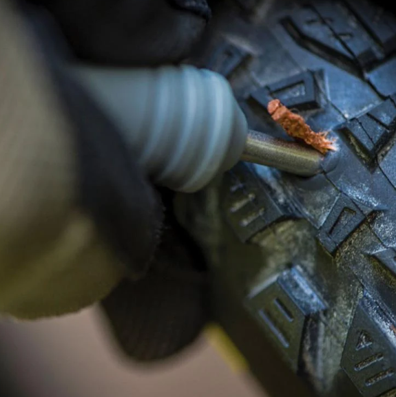 BLACK BURN REPLACEMENT TYRE PLUGS