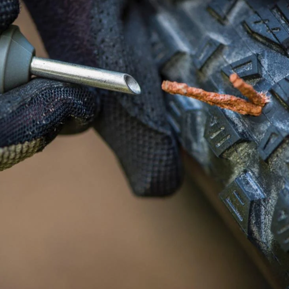 BLACK BURN REPLACEMENT TYRE PLUGS