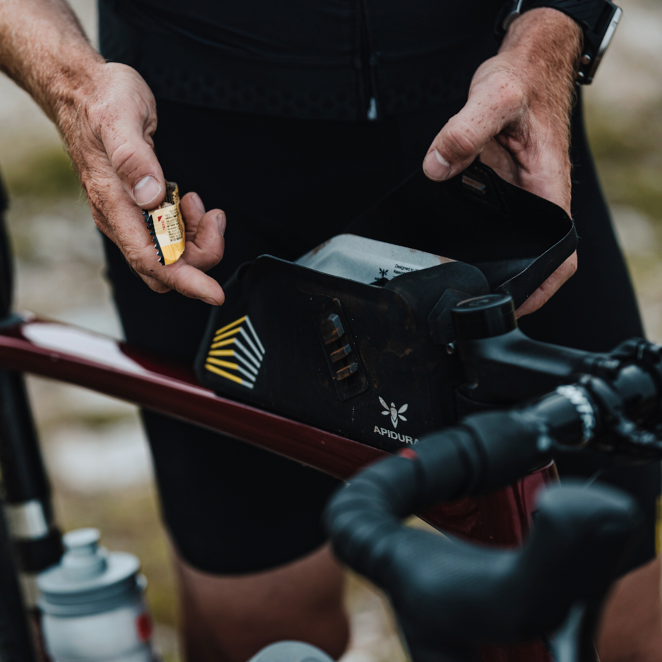 APIDURA Racing Bolt-On Top Tube Pack (1L)