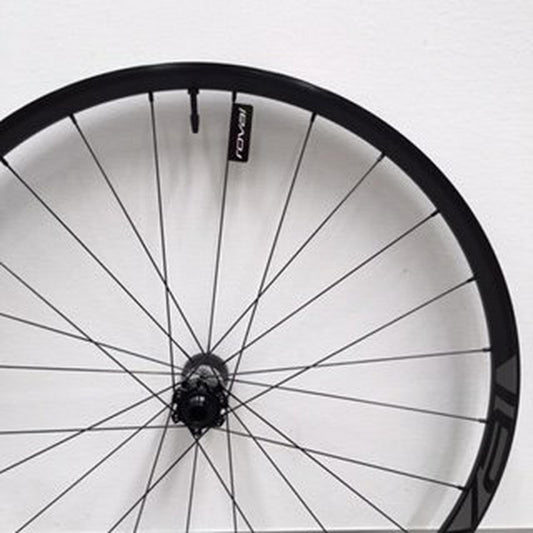 WHL MY16 TRAVERSE, 27.5, FRONT, ALLOY, 15X110MM, DISC, 6-BOLT, 24H (LFM07-110) - BLACK W/ CHARCOAL DCL