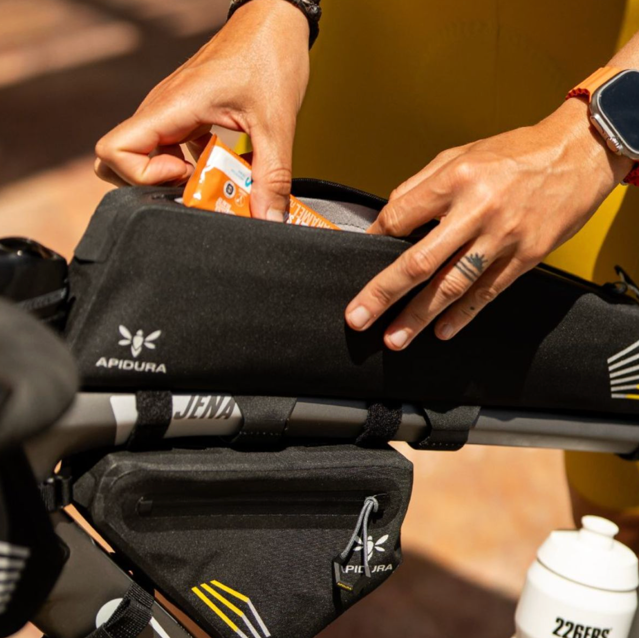 APIDURA RACING LONG TOP TUBE PACK (2L)